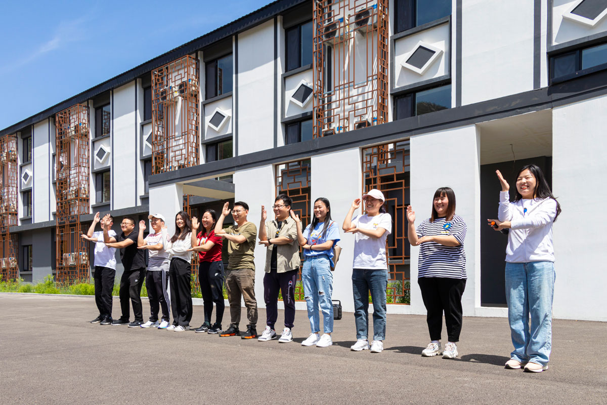 光(guāng)之隊亮(liàng)相(xiàng)