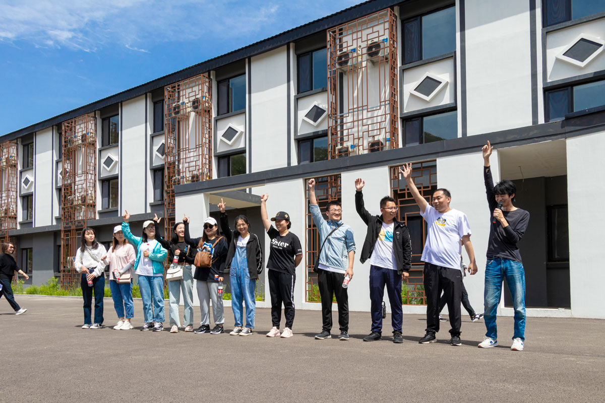 驚雲隊亮(liàng)相(xiàng)