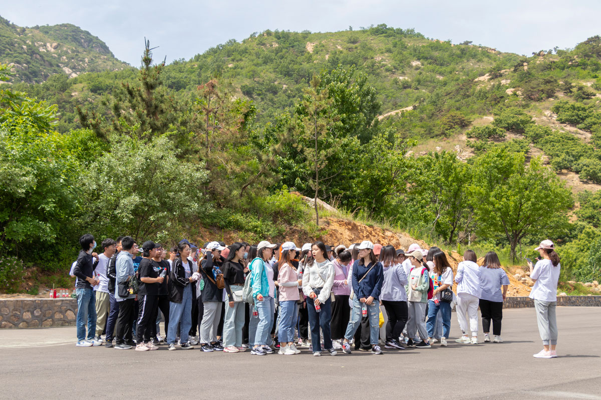 到(dào)達團建遊戲場(chǎng)地(dì)