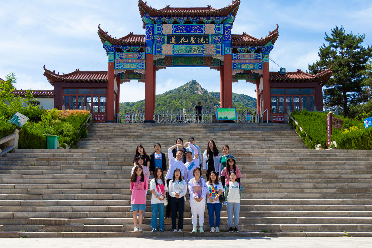 編輯部文(wén)案組合影(yǐng)